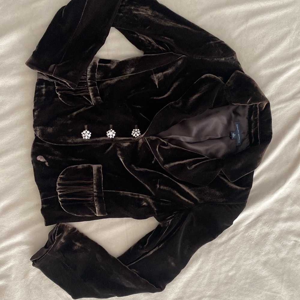 Banana Republic velvet with decorative buttons. Size 4 Great for the holidays!